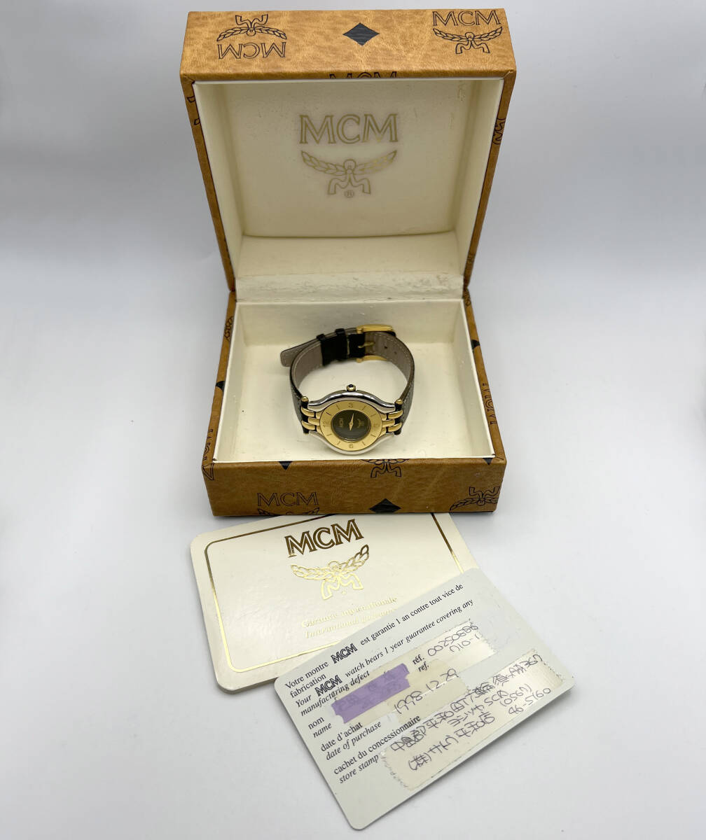  operation goods box attaching MCM round quartz black face lady's wristwatch 