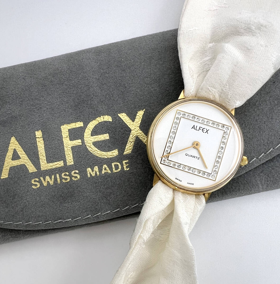 【電池交換済み】 袋付 ALFEX アルフェックス SWISS MADE クオーツ 石付 ラウンド 白文字盤 レディース腕時計の画像1