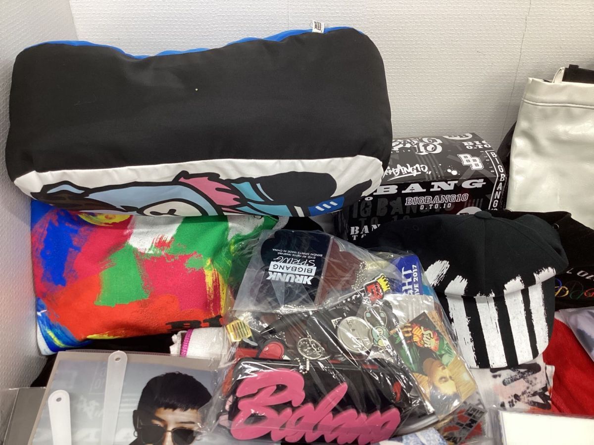 【同梱不可/現状】K-POP グッズ まとめ売り BIGBANG 他 ぬいぐるみ Tシャツ 缶バッジ 他の画像2