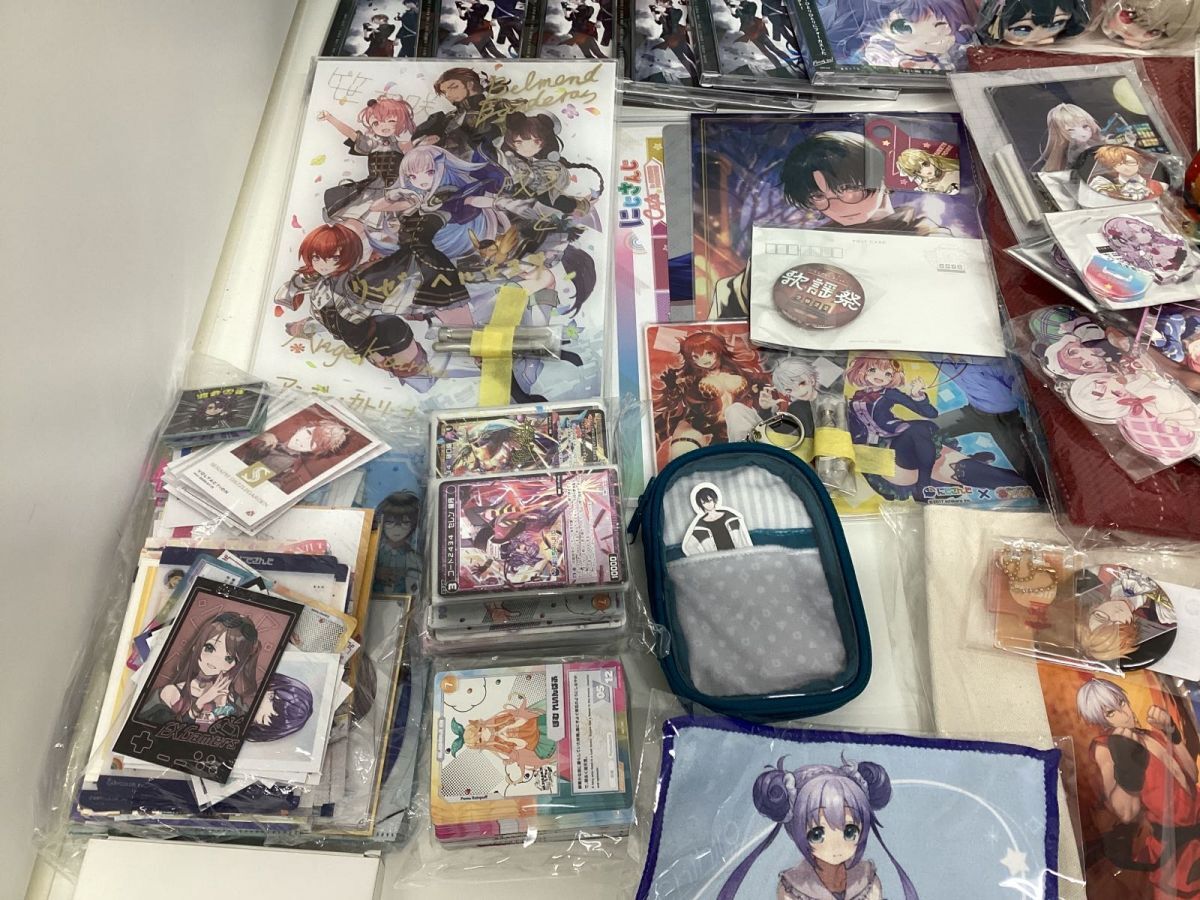 【同梱不可/現状/Blu-ray一部欠品有り】 VTuber にじさんじ グッズ まとめ売り 缶バッジ クッション アクリルボード 他の画像5