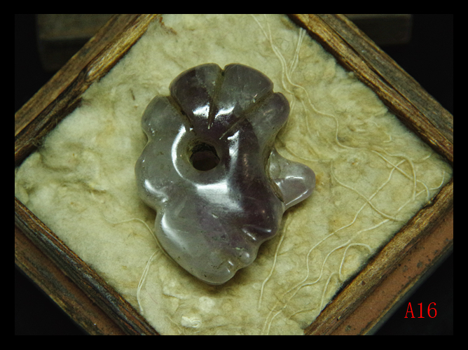 [A16] old . period * on old light purple color finest quality stone quality crystal made * whole body . line * head T shape ..* disorder . neck shape . sphere * inspection . writing . raw unglazed ware . earthenware earth . festival .. raw ore netsuke 