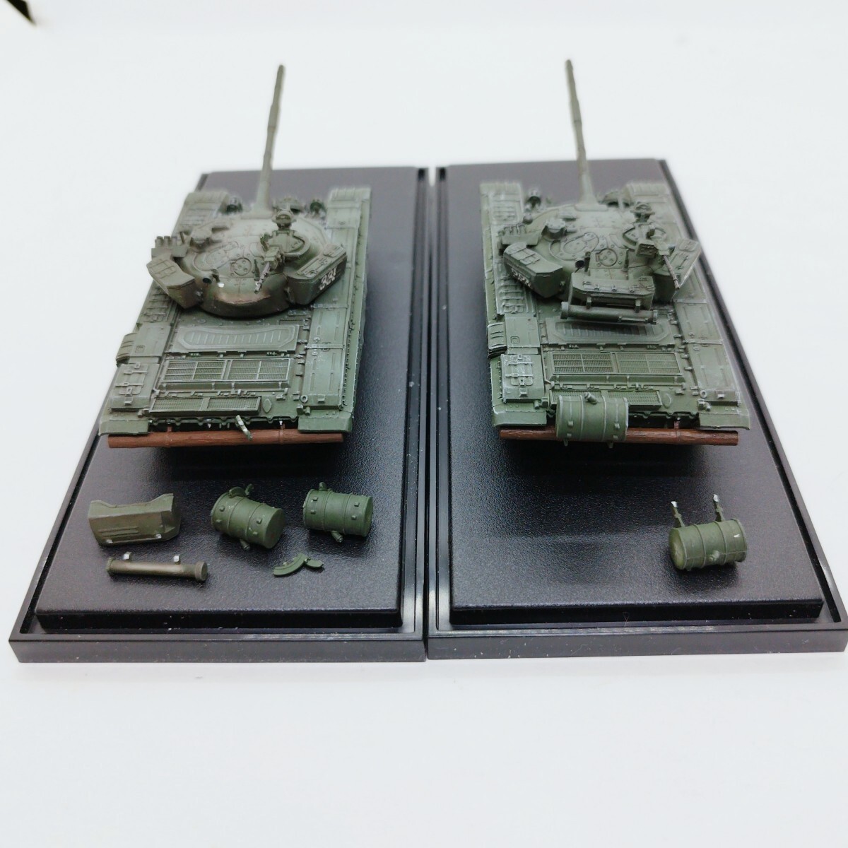 【ジャンク】パーツ破損あり ModelCollect 1/72 SOVIET ARMY T-72B MAIN BATTLE TANK 1989 2個の画像7