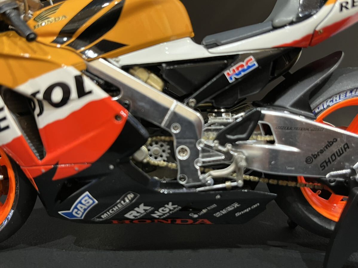 完成品 REPSOL HONDA RC211V 06 タミヤ 1/12レプソルホンダ オートバイシリーズNO106の画像8