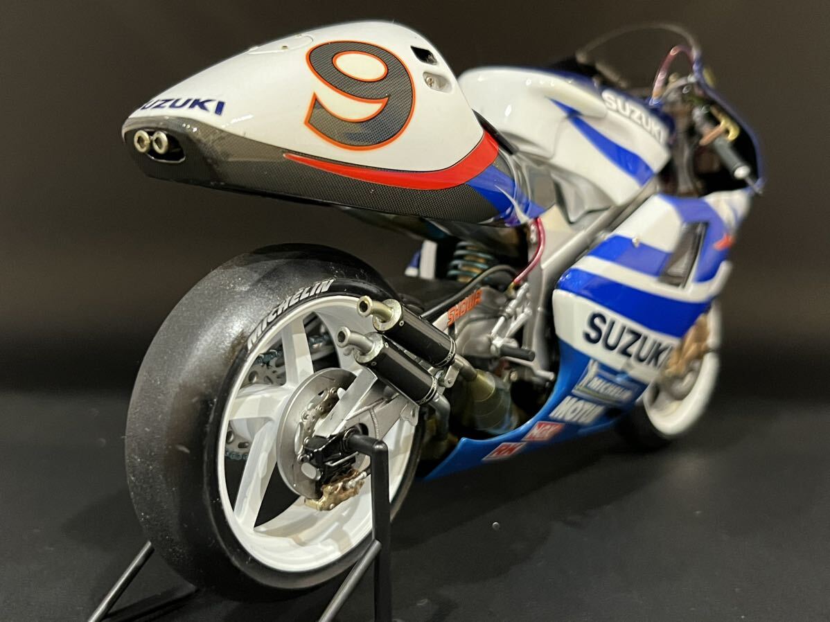 完成品 SUZUKI RGV-Γ XR89 タミヤ 模型 バイク プラモデル 1/12 オートバイシリーズNO81_画像3