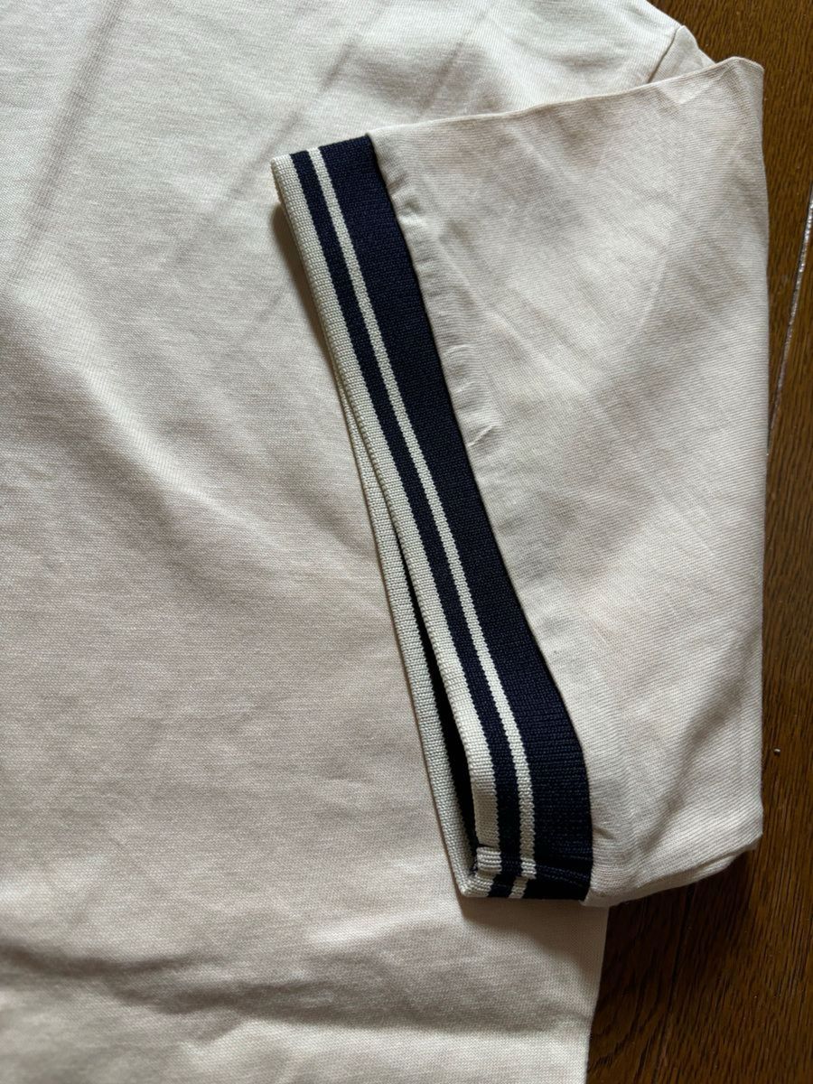 《JaVa ジャバコラボ》大人スポーティー。綿100%シルケット 配色刺繍Tシャツ　Mサイズ  アイボリー