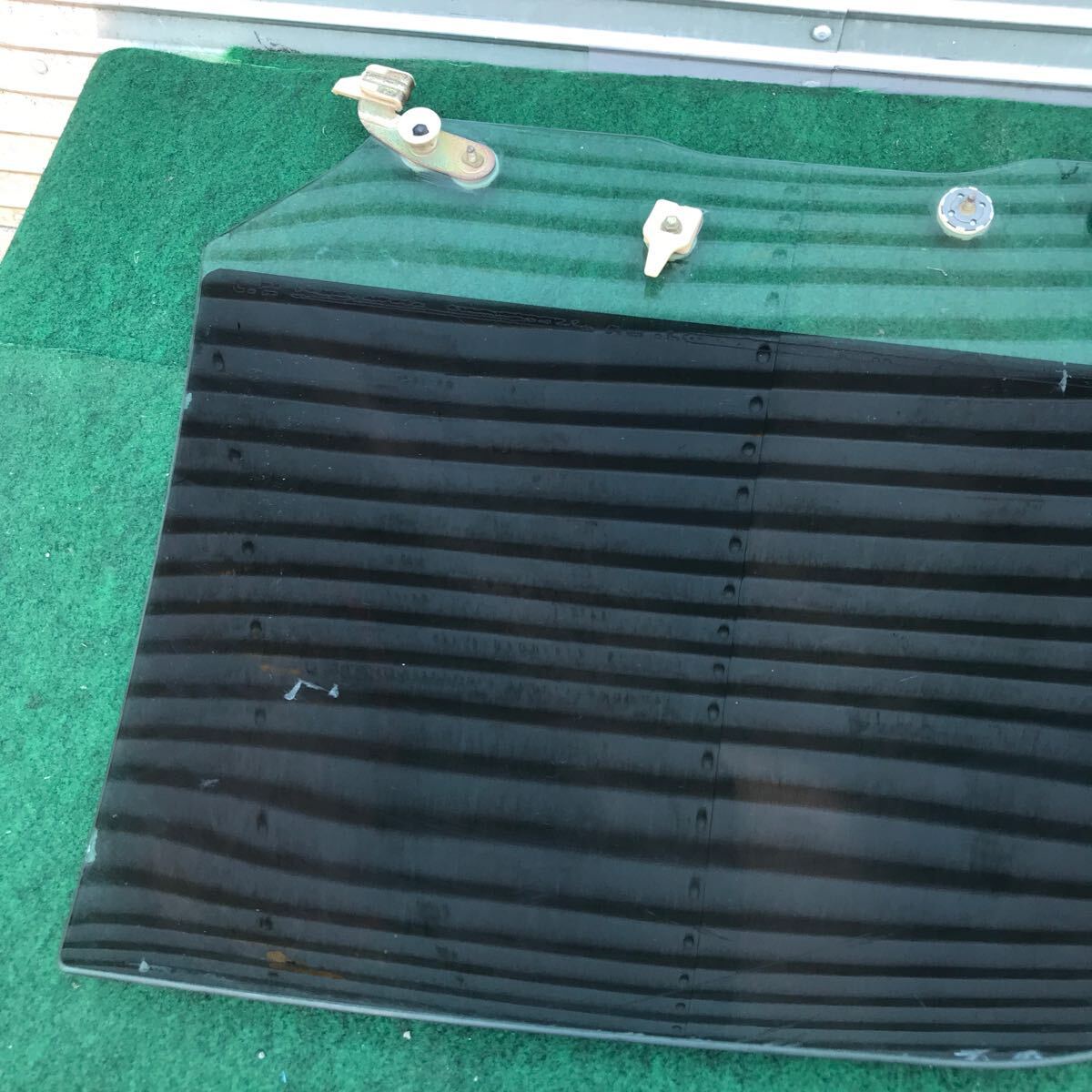  Nissan Gloria Cedric HY33 PY33 Y33 left rear door glass 