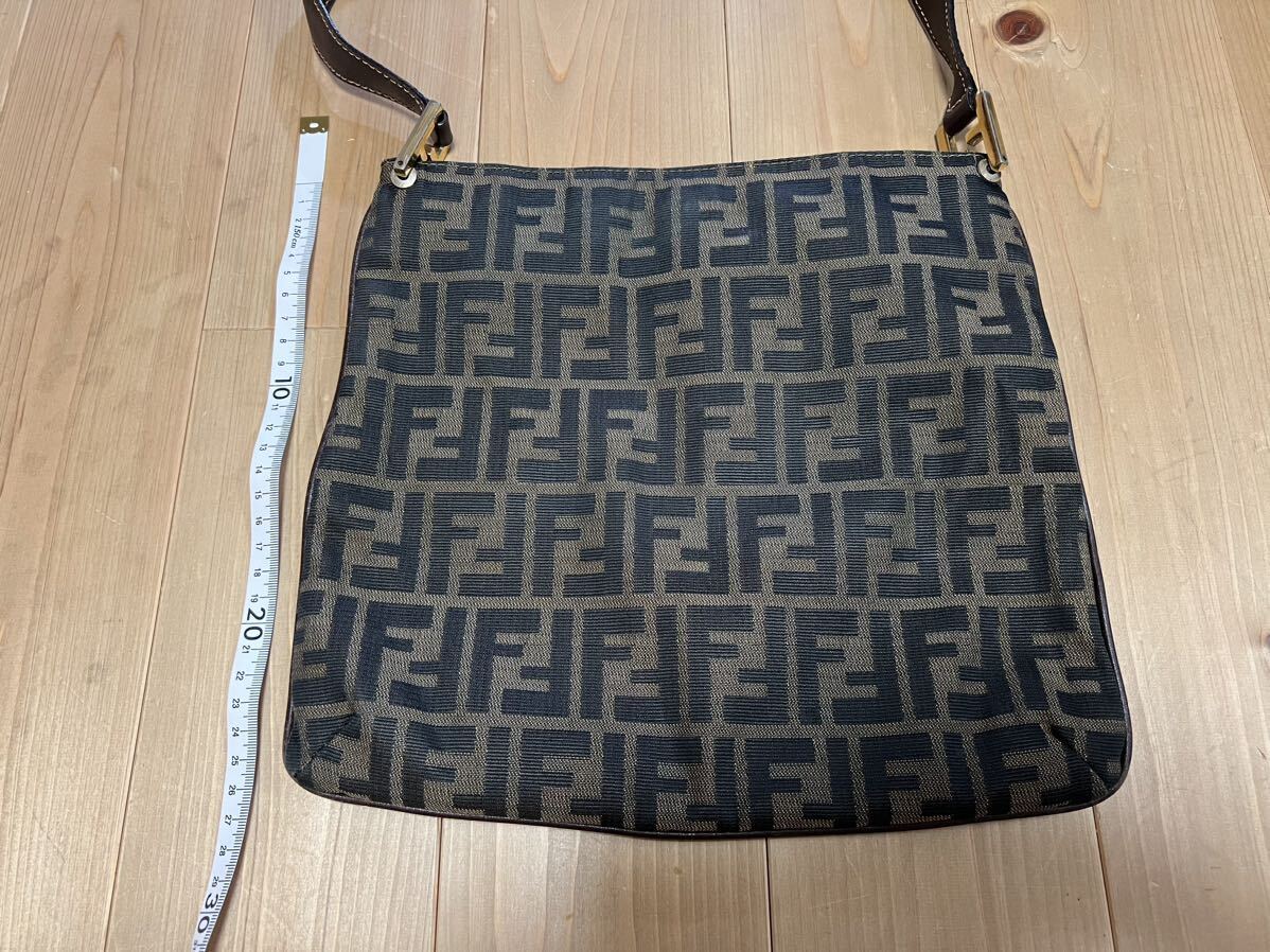 FENDI フェンディ レディースPVCレーザーハンドバッグ made in ITALYズッカ柄 ブラウン系 ショルダー肩掛け_画像3