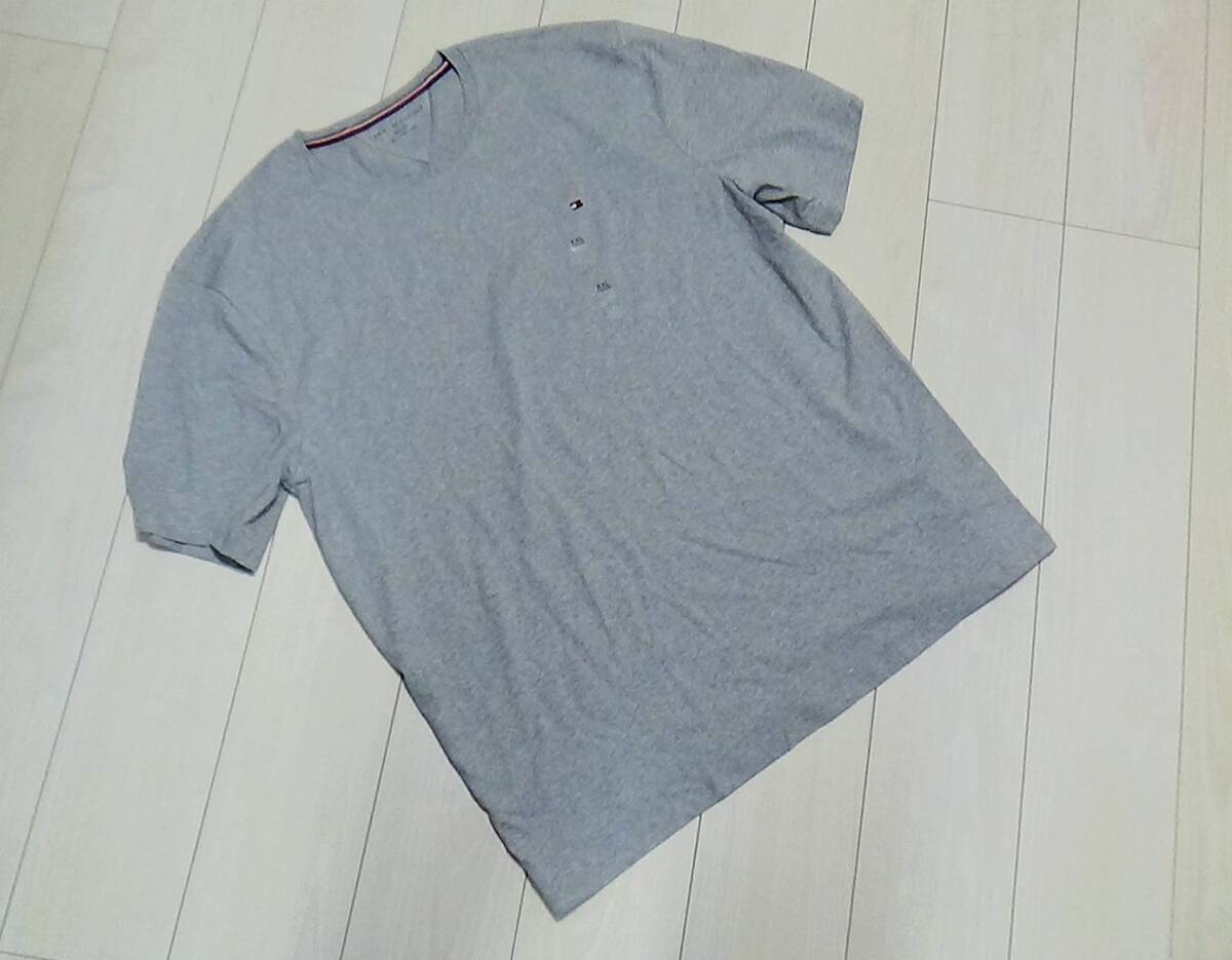 新品 トミーヒルフィガー XXL 大きい ★ ロゴ 半袖 Tシャツ シャツ 丸首 トップス グレー メンズ 3L 未使用_画像1