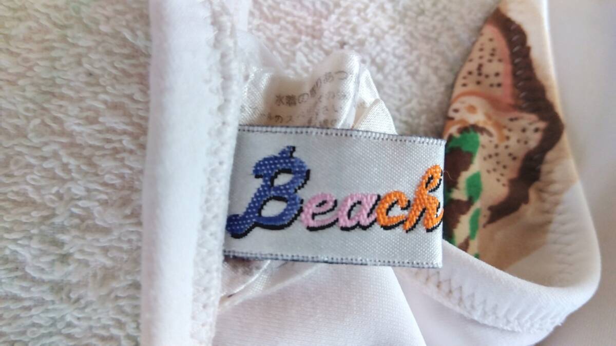 Beach Queen（ビーチクイーン）　白＆ハイビスカスのビキニ　水着　Mサイズ　即決1500円送料込み