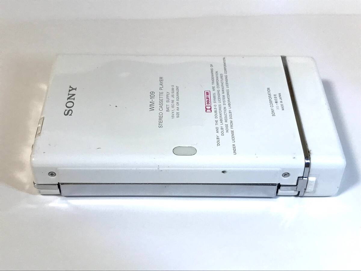 [美品][美音][整備品] SONY ウォークマン WM-109 (カセット) 電池ボックス付き (スーパーホワイト)の画像6