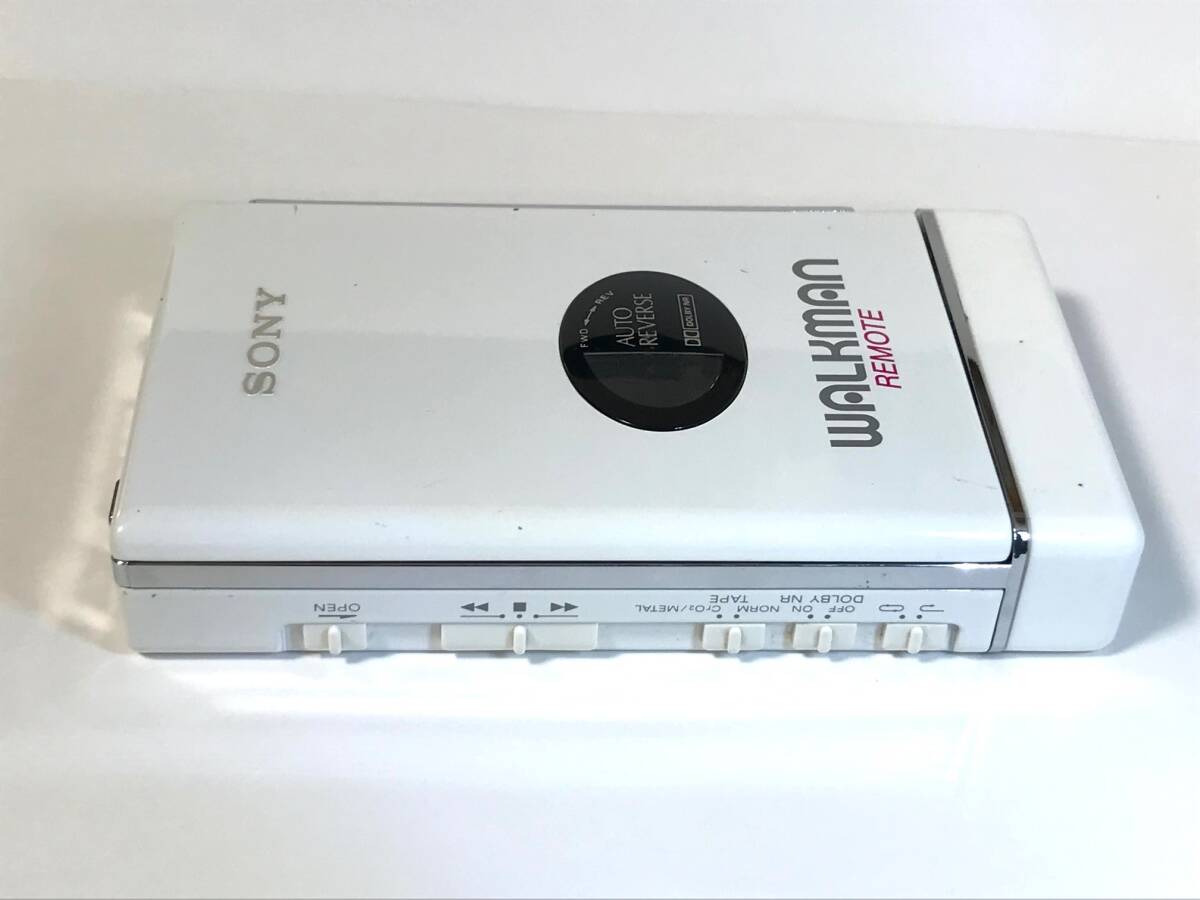[美品][美音][整備品] SONY ウォークマン WM-109 (カセット) 電池ボックス付き (スーパーホワイト)の画像3
