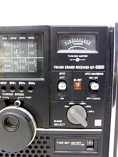 e11621　SONY ICF-5800 ソニー スカイセンサー ラジオ FMのみOK 通電確認済 ジャンク品_画像3