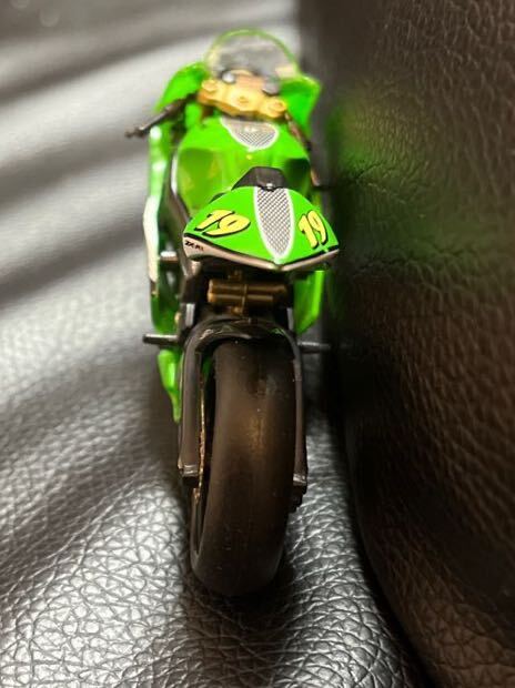 1/24スケール ホンダ オートバイ ミニカー MotoGP KAWASAKI ZXR-R OLIVIER JACQUE 2005 #19 ZX-RR NINJA ニンジャ 忍者 カワサキ 川崎の画像4