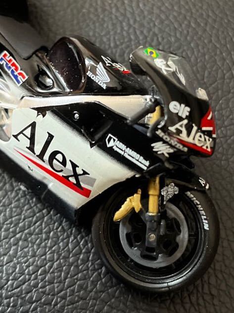 1/24スケール ホンダ オートバイ ミニカー MotoGP HONDA NSR500 Alex Barros #4 2001 ホンダ アレックスバロス HRC 完成品 チャンバー_画像5