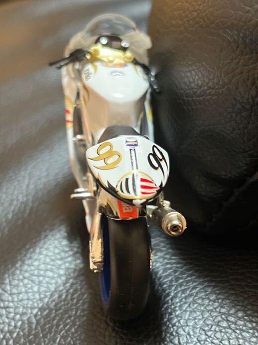 1/24スケール APRILIA RS3 N 99 SEASON MOTOGP 2004 J.McWILLIAMS オートバイ ミニカー MotoGP 完成品 バイク_画像3