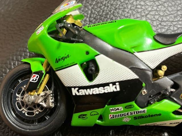 1/24スケール ホンダ オートバイ ミニカー MotoGP KAWASAKI ZXR-R OLIVIER JACQUE 2005 #19 ZX-RR NINJA ニンジャ 忍者 カワサキ 川崎の画像7