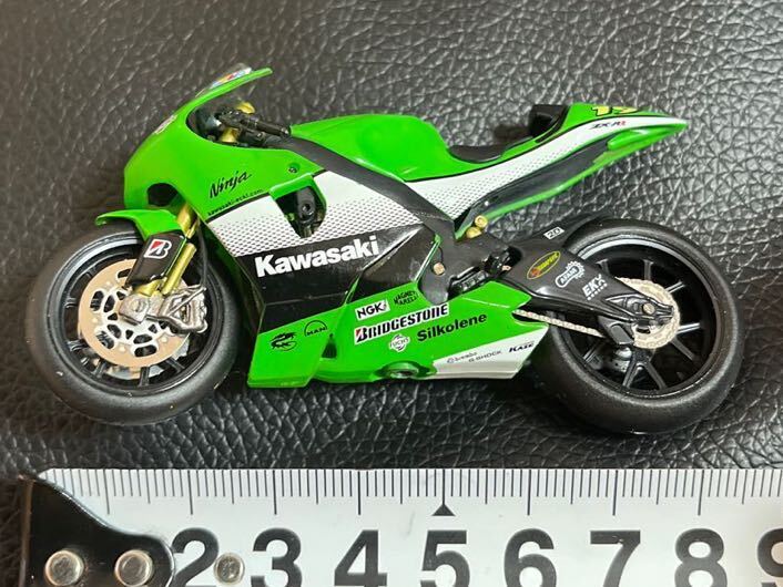 1/24スケール ホンダ オートバイ ミニカー MotoGP KAWASAKI ZXR-R OLIVIER JACQUE 2005 #19 ZX-RR NINJA ニンジャ 忍者 カワサキ 川崎_画像2