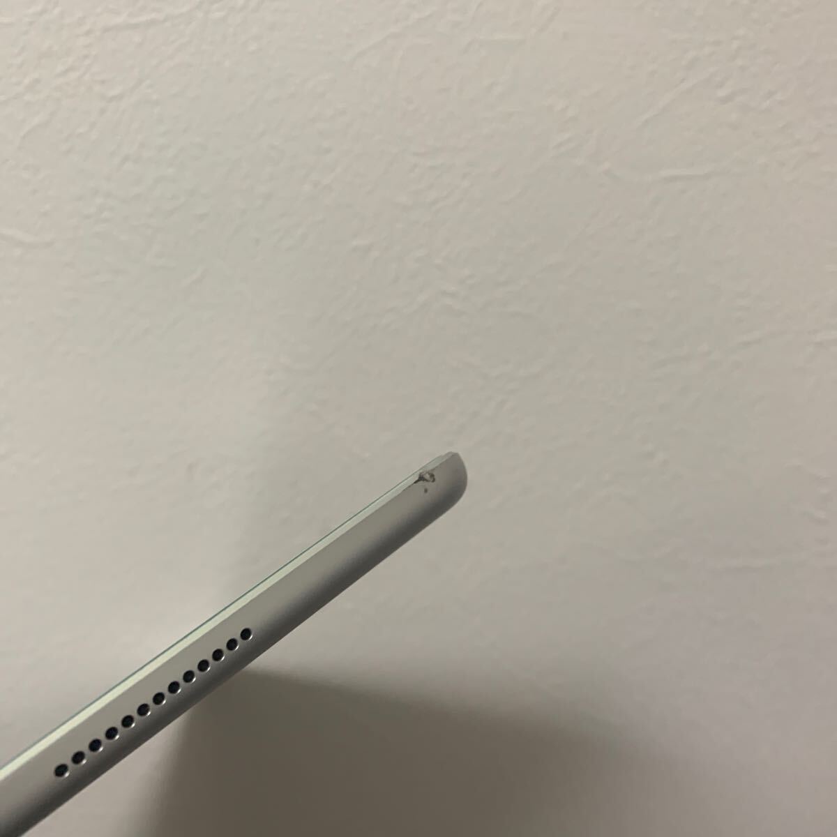 iPad 2019 第7世代 中古 シルバー SIMフリー j69の画像4