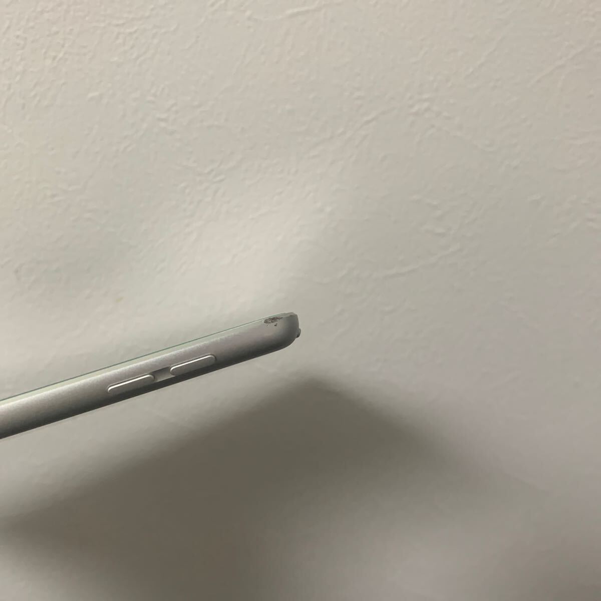 iPad 2019 第7世代 中古 シルバー SIMフリー j69の画像5