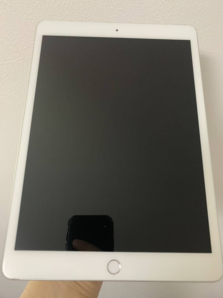 iPad 2019 第7世代 中古 シルバー SIMフリー j73_画像2