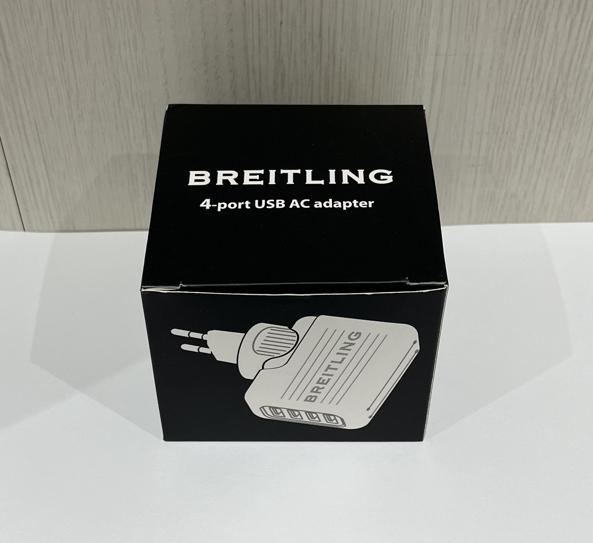 送料無料■ブライトリング USB ACアダプター 海外プラグ 非売品 ■新品の画像1