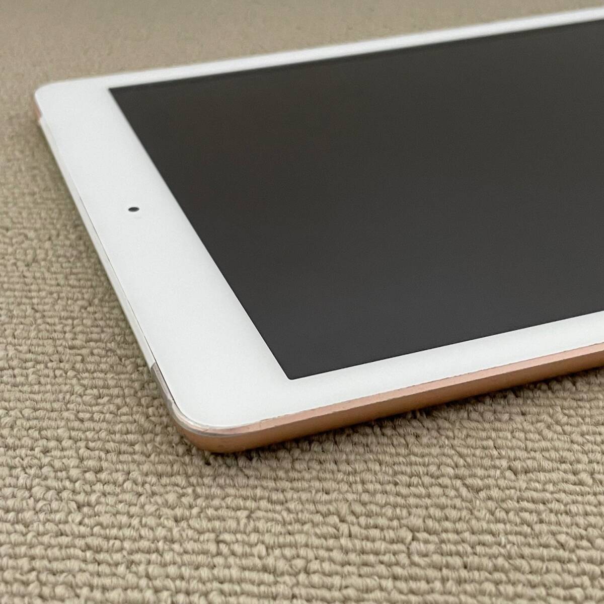 中古品 Apple アップル iPad 第6世代 32GB Wi-Fi+Cellular ゴールド SIMロック解除ずみ A1954 SIMフリー アイパッド 1円 から 売り切り_画像3