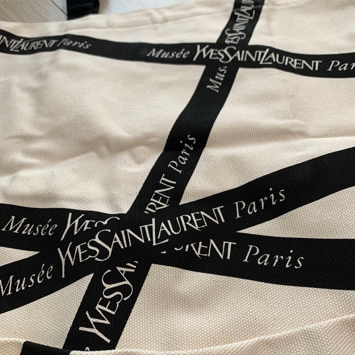 イヴサンローラン　美術館　パリ　PARIS フランス　購入品　新品　トートバッグ　