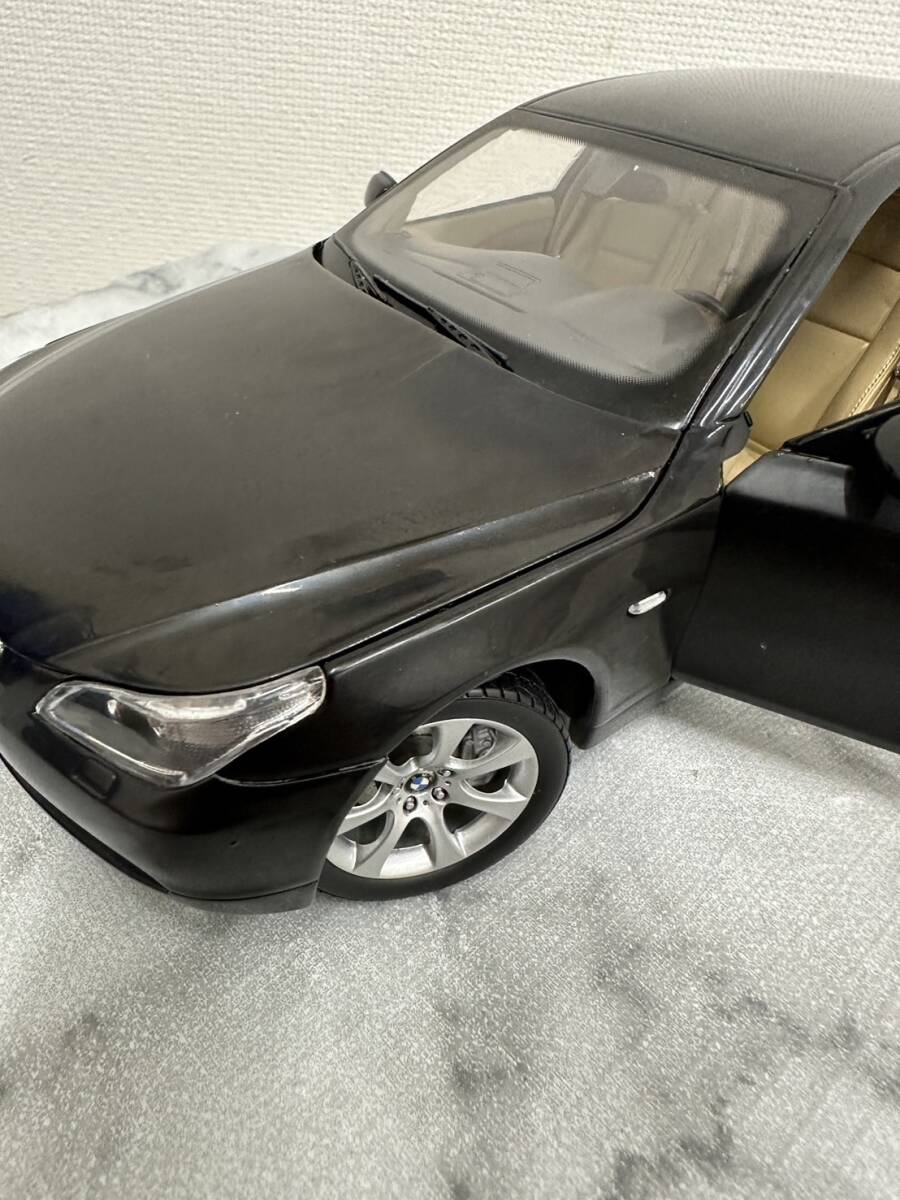 3785■ミニカー KYOSHO 京商 BMW  5シリーズ 中古品 レプリカ 箱無し 1/18サイズ ブラックの画像5