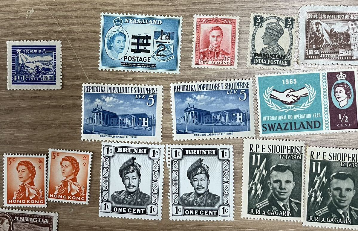 【未使用】海外　切手　72枚　まとめ売り　使用済2枚おまけ付　1960年代　1970年代_画像8