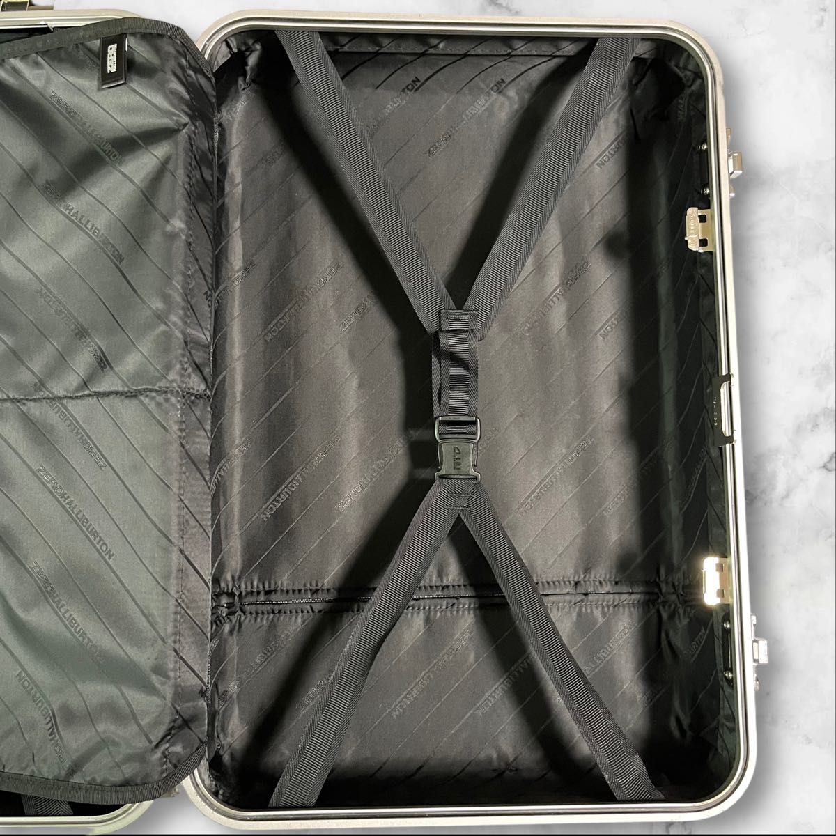 ZEROHALLIBURTON ゼロハリバートン 機内持込 2輪 スーツケース　 キャリーケース ブラック