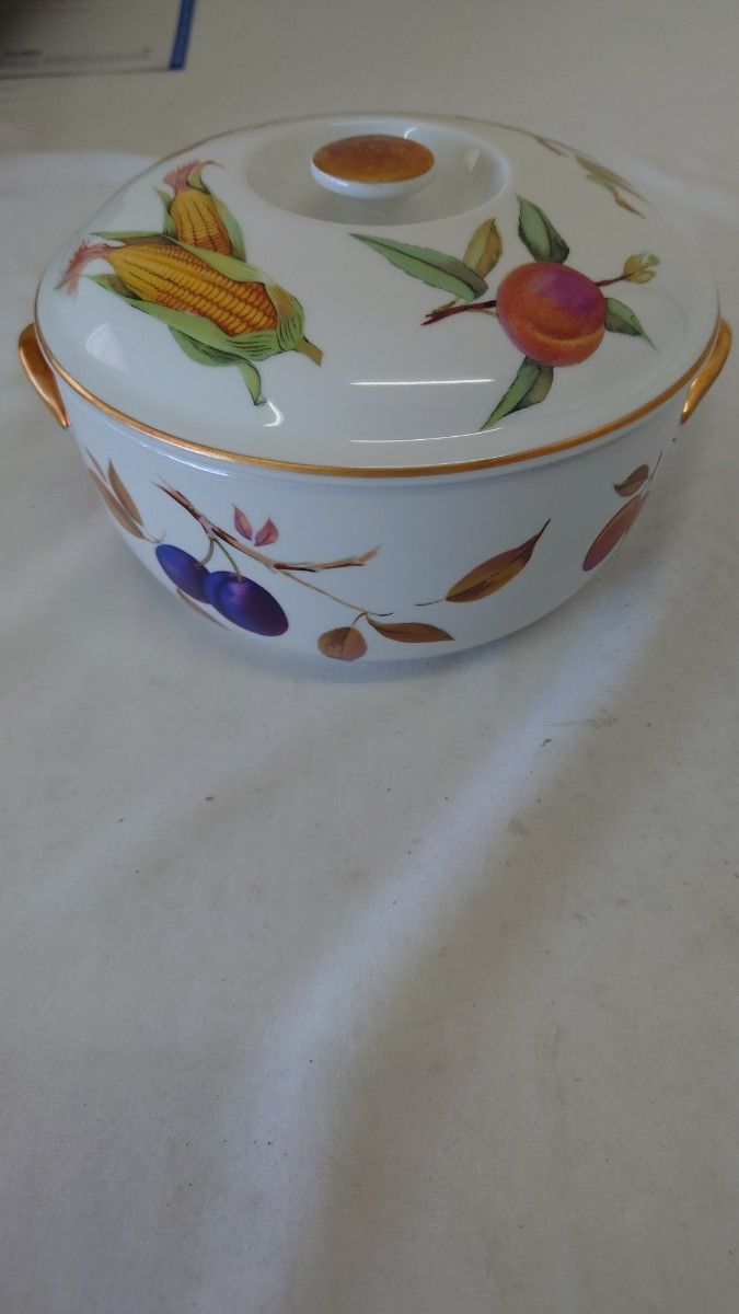 h05007 ロイヤルウースター Royal Worcester 鍋型 菓子鉢  深皿  陶器  食器 蓋付き 白 野菜・果物柄