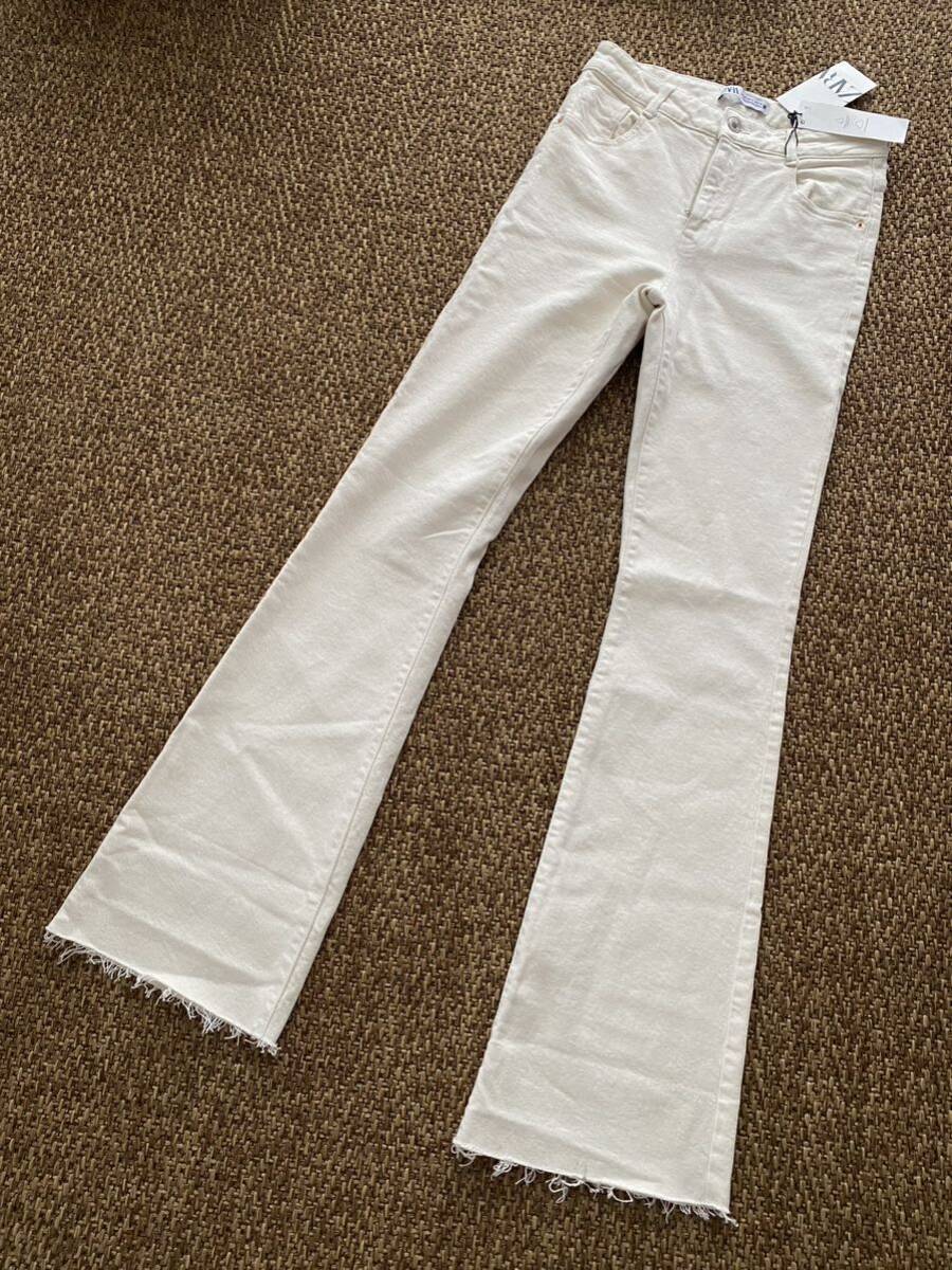 Zara Flare Leg Full Length Jeans Inseam Cream Ivory 7147 022 712 ザラ フレアパンツ　デニム　アイボリー ストレッチパンツ _画像1