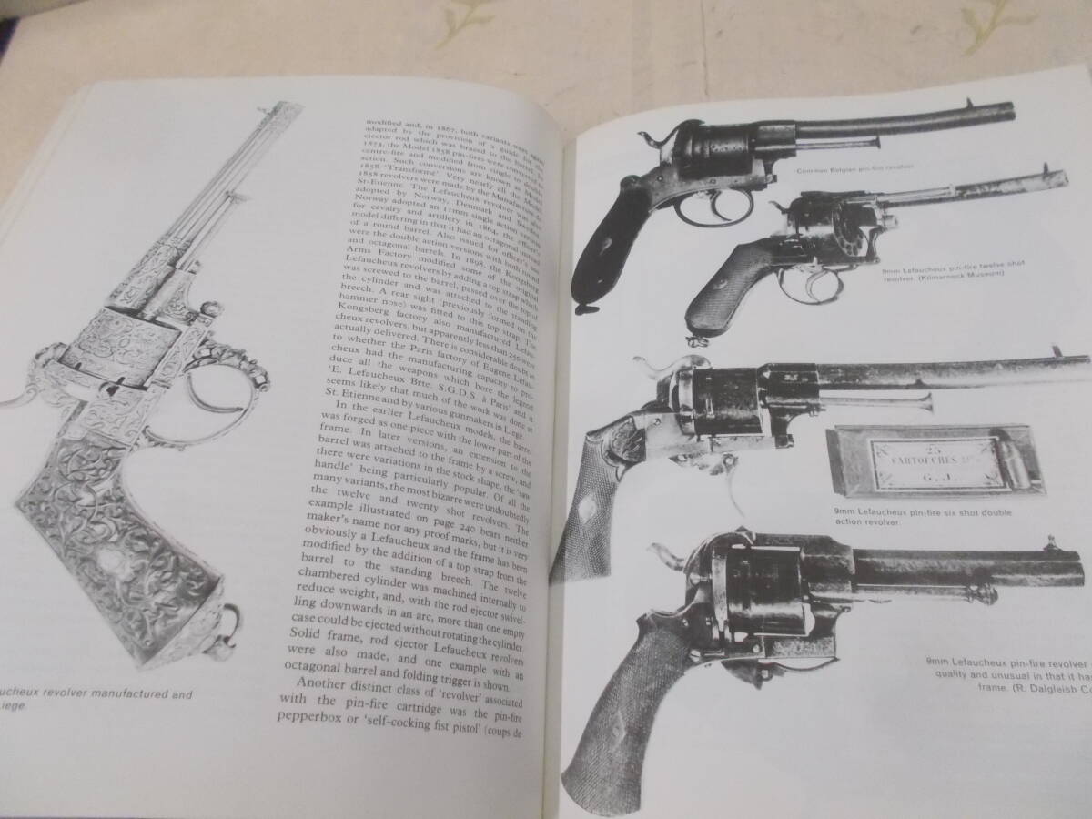 9W☆/洋書 The Handgun ハードカバー 銃 - 洋書、外国語書籍 9W☆/洋書 The Handgun ハードカバー 銃 - 洋書、外国語書籍