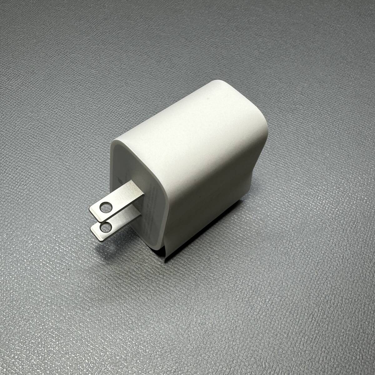 　■送料別・同梱可■ 未使用 Apple 純正 20W USB-C 充電アダプタ A2305 EMC 3597 iPad Pro 11インチ 第4世代 Wi-Fi＋Cellular 5G 付属品_画像3