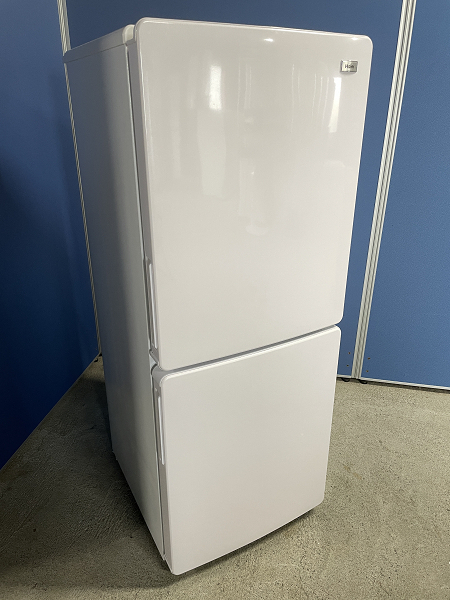 【極美品】Haier 2ドア冷蔵庫 JR-NF148B 2021年製 通電確認済み シンプルデザイン 耐熱性天板 区切り棚冷凍室 LED庫内灯 新生活応援_画像1