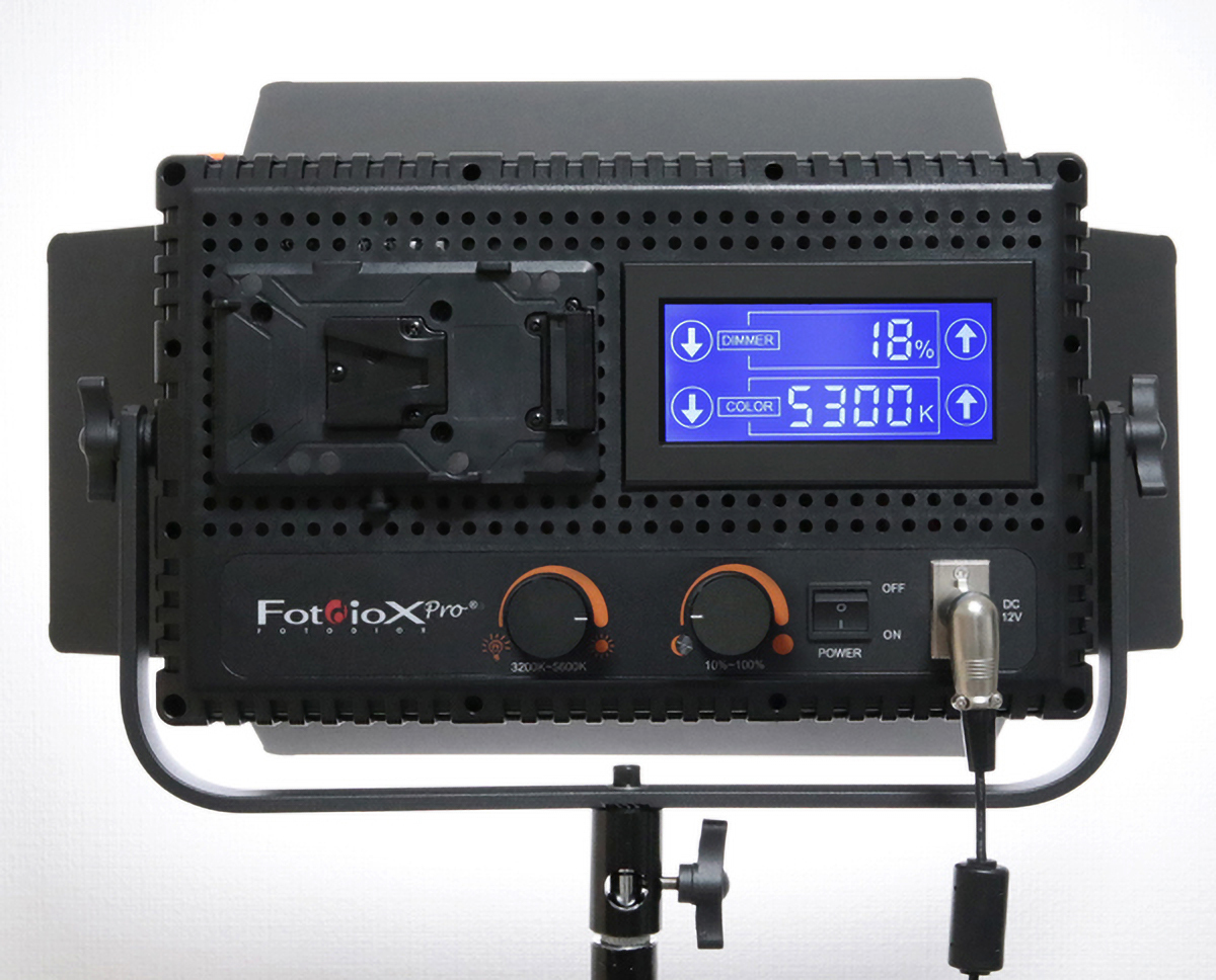セール Fotodiox LED1024 3200K-5600K Vマウント LED照明 (高 セール Fotodiox LED1024 3200K-5600K Vマウント LED照明 (高