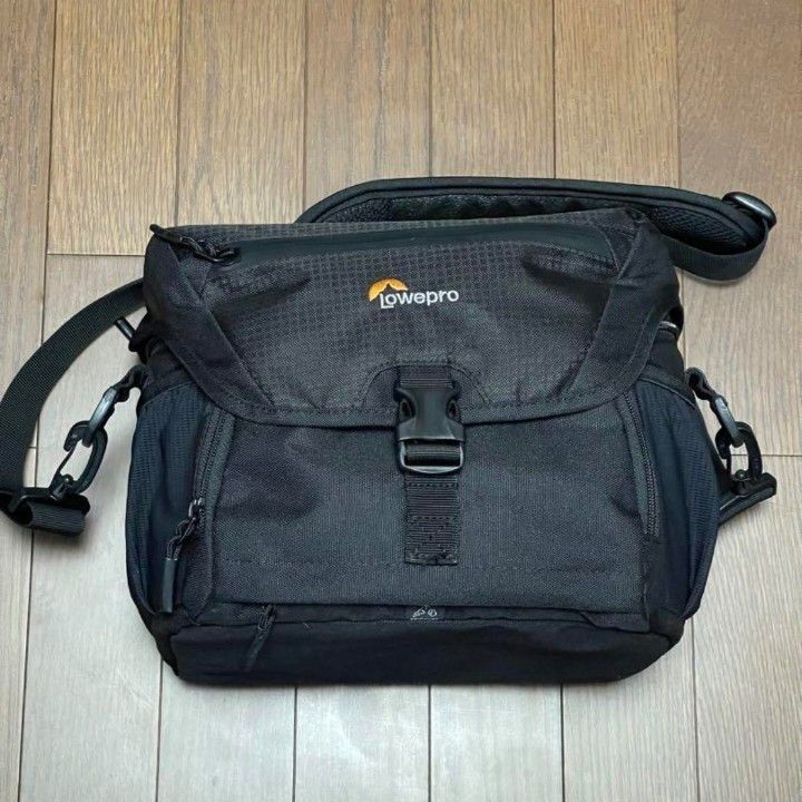 Lowepro ロープロ ノバ180AW II ブラック