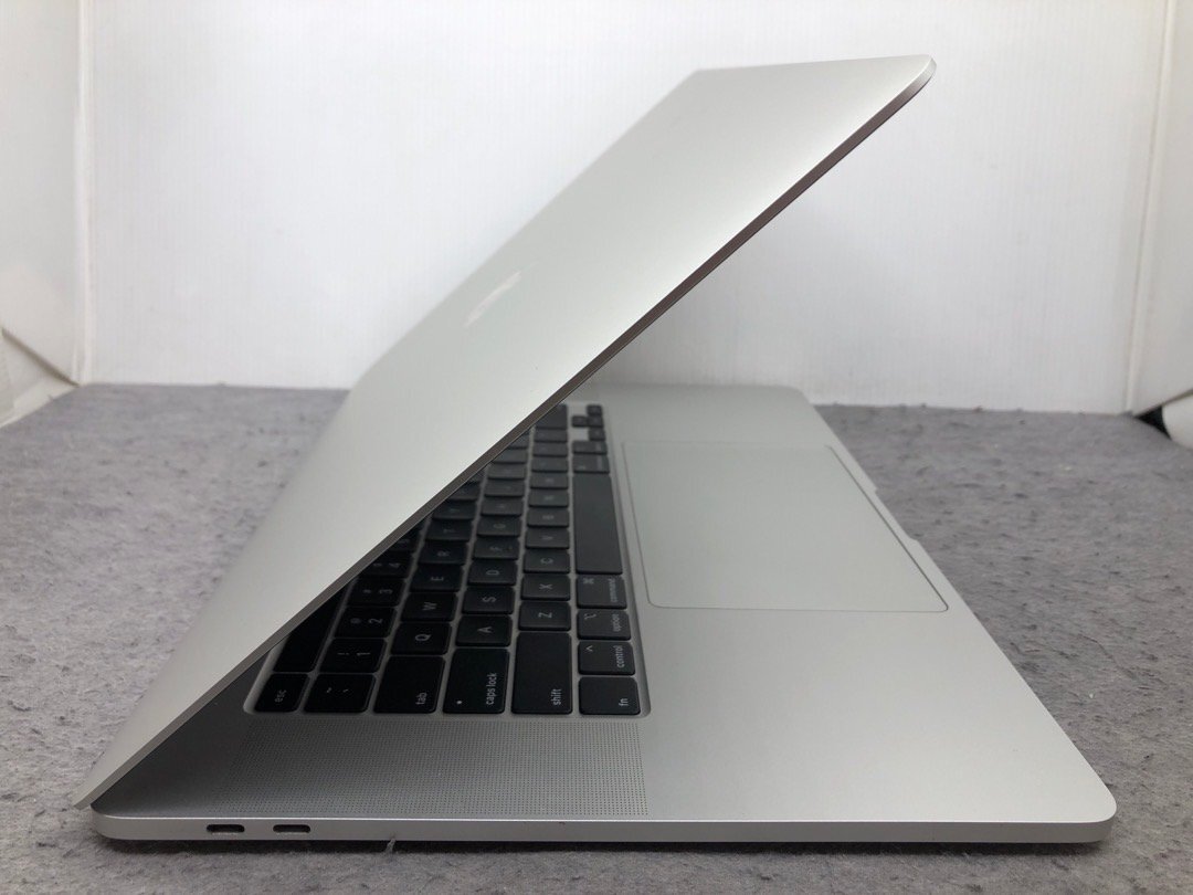 【Apple】MacBook Pro 16inch 2019 A2141 Corei9-9980HK メモリ32GB SSD512GB NVMe AMD Radeon Pro 5500M 4GB OS14 中古Mac US配列_画像6