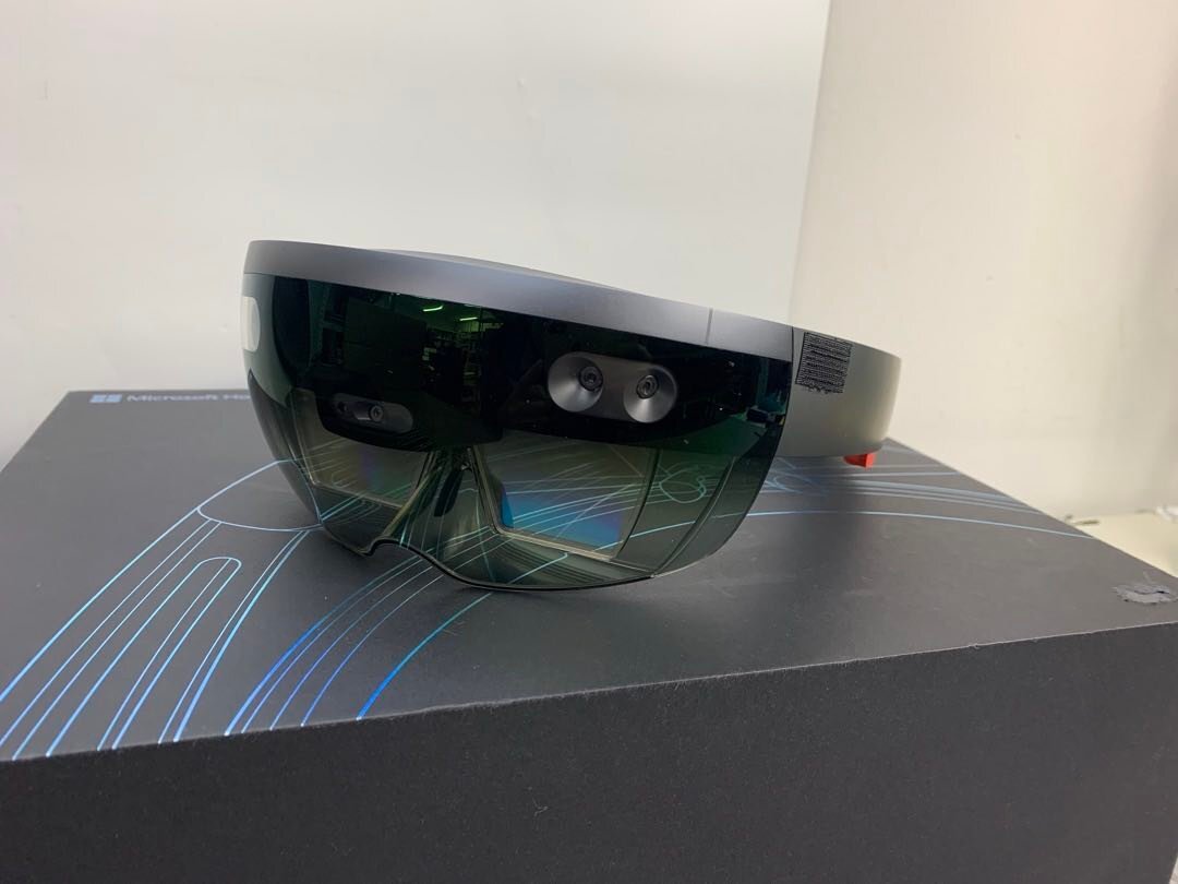 【Microsoft】HoloLens 第１世代 1688 ホログラフィック 箱付き 付属品有 中古 動作確認済み_状態の近い商品写真は使いまわしております