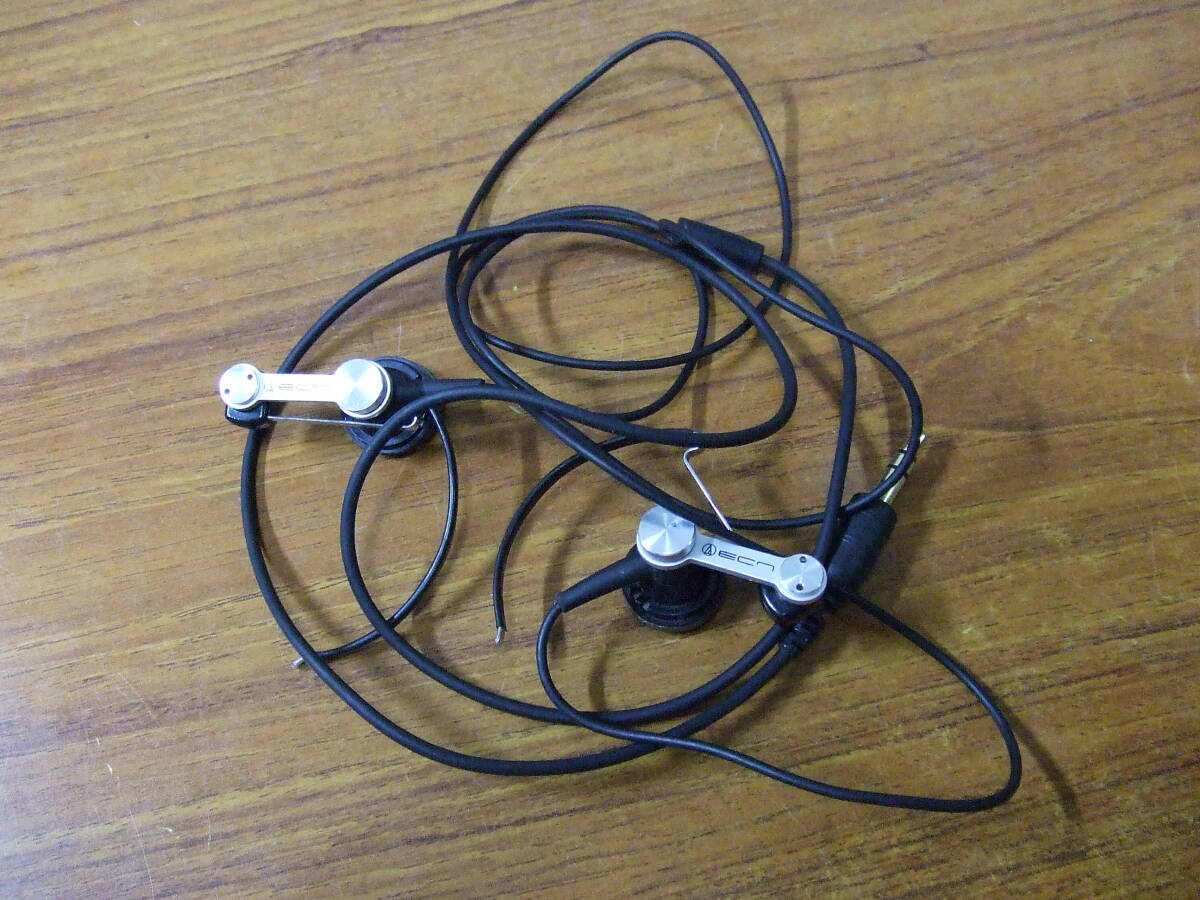 i572 audio-technica オーディオテクニカ 耳掛け型 イヤホン ATH-EC7 中古 破損あり 動作品の画像1