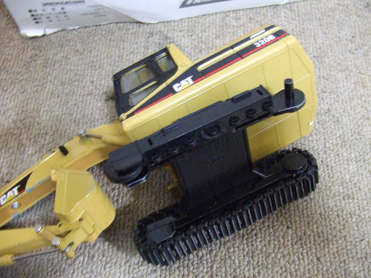 i752 CAT REGA B SERIES EXCAVATOR 新キャタピラー三菱 油圧ショベル 320B 1/40　中古　現状　ジャンク_画像4