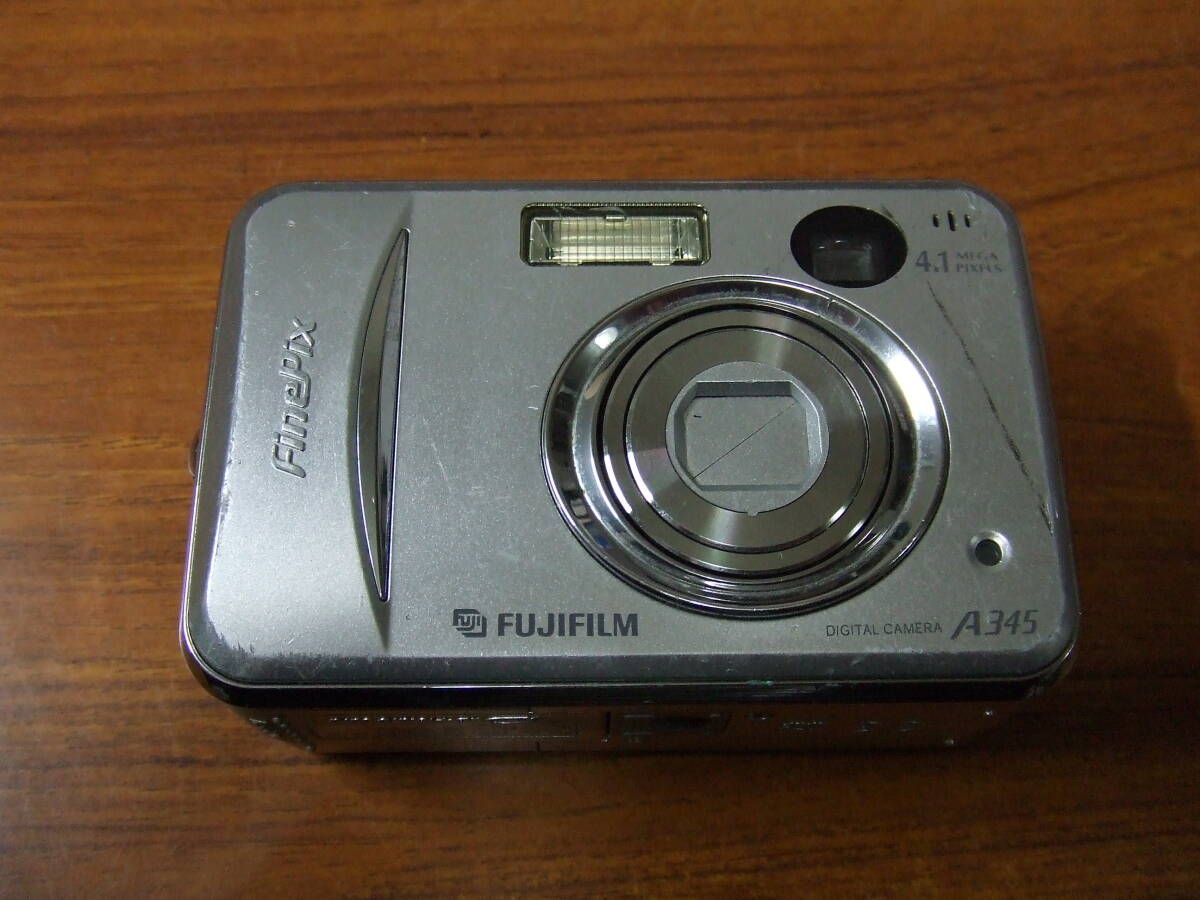  i756　ジャンク FUJIFILM FinePix A345 富士フイルム デジカメ　デジタルカメラ 単三電池駆動 中古 本体_画像1