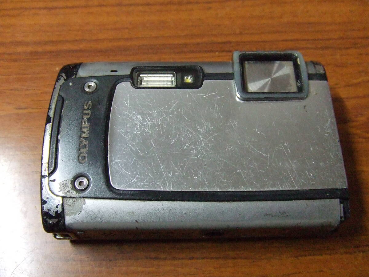 i775 OLYMPUS/オリンパス 防水デジカメ Tough TG-610 　中古　本体　ジャンク_画像10