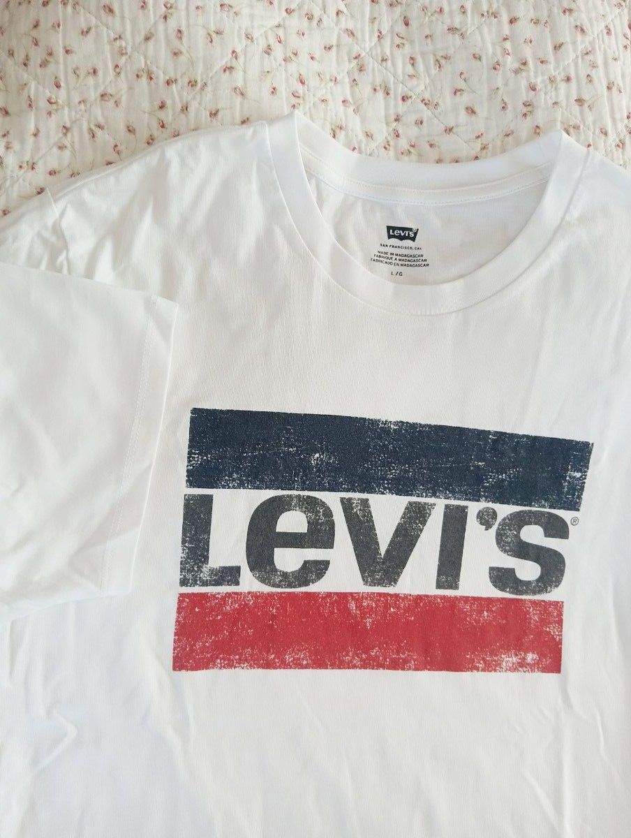 リーバイス Levi's トップス  Tシャツ  半袖