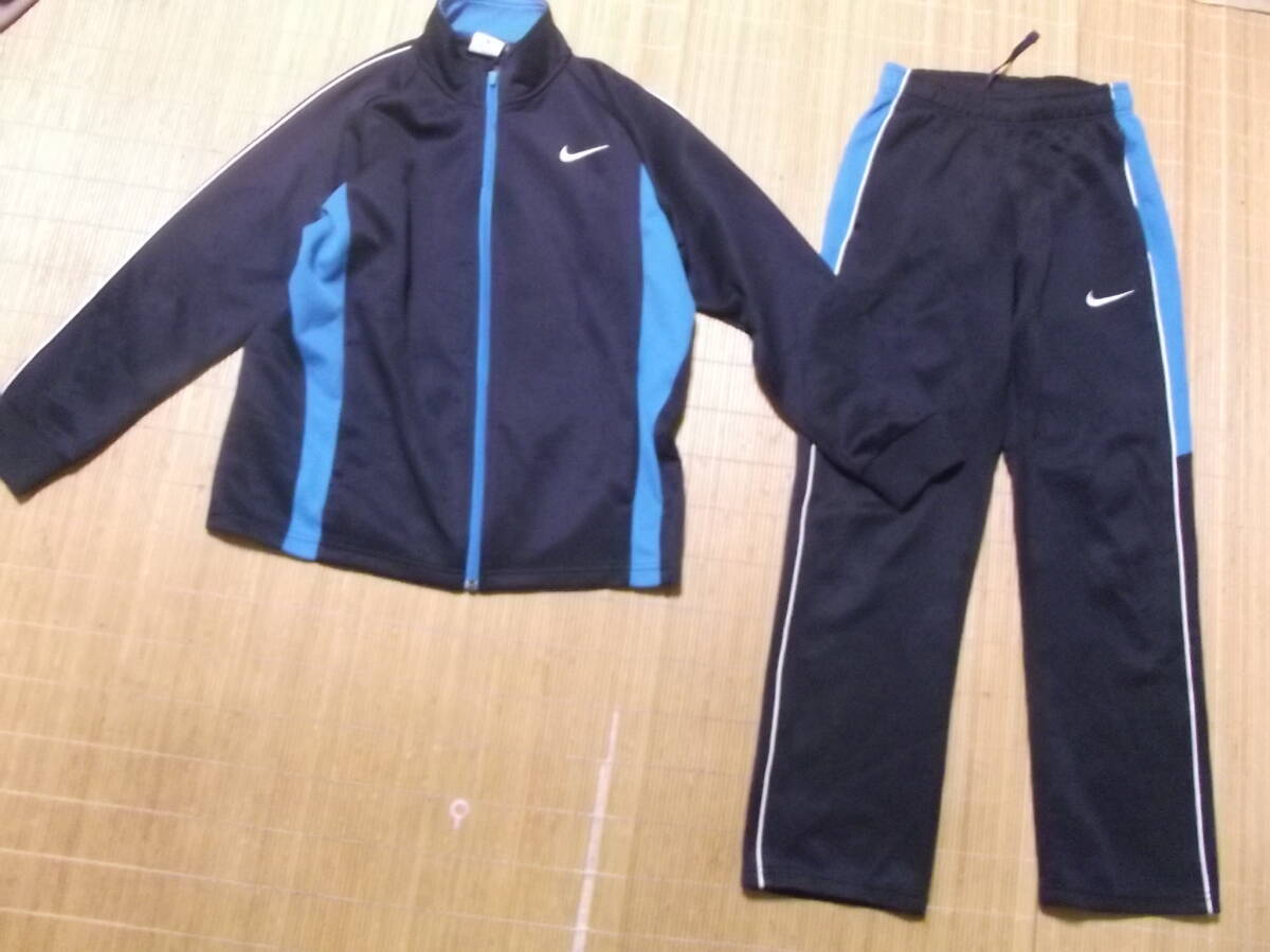 まとめて即決！子供用　145㎝　ナイキ　NIKE製　黒青　ジャージ上下セットアップウェア_画像1