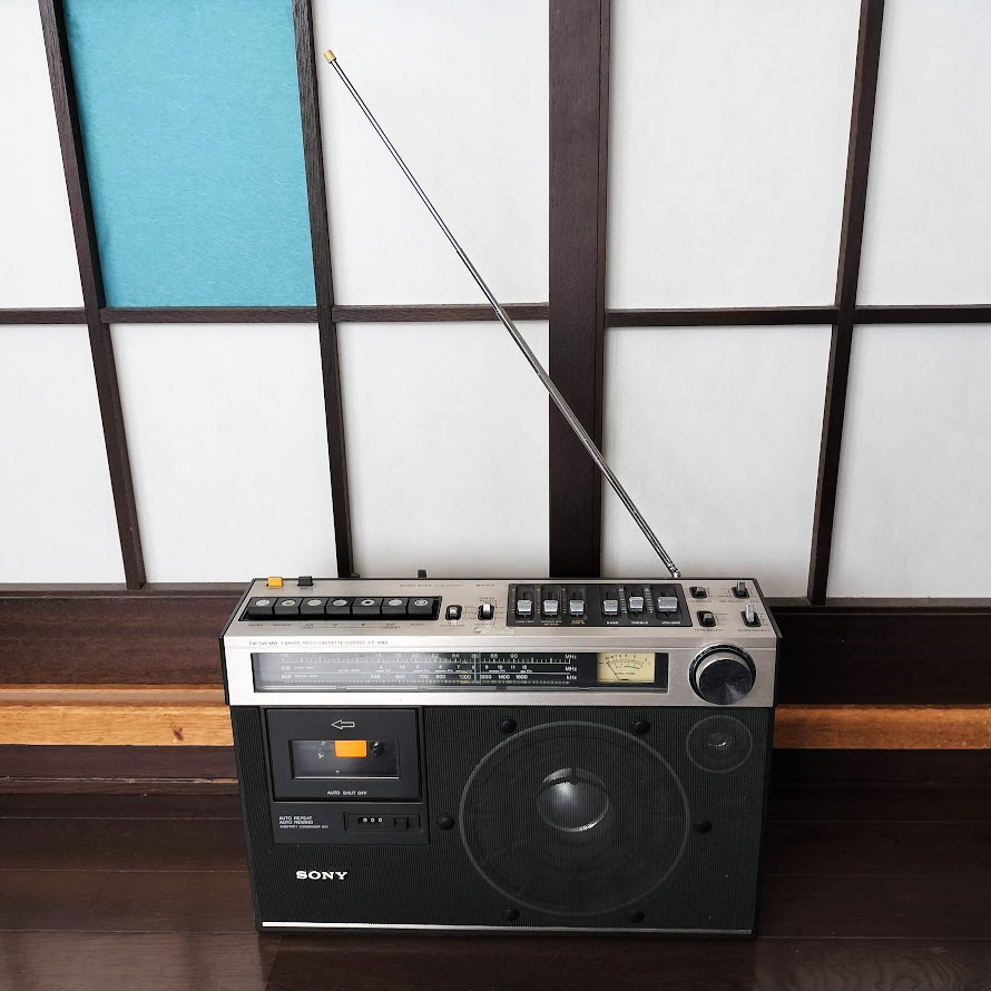 SONY CF-1990 ラジカセ FM/SW/MW 3バンド 通電確認済 ソニー ジャンク 昭和レトロの画像2