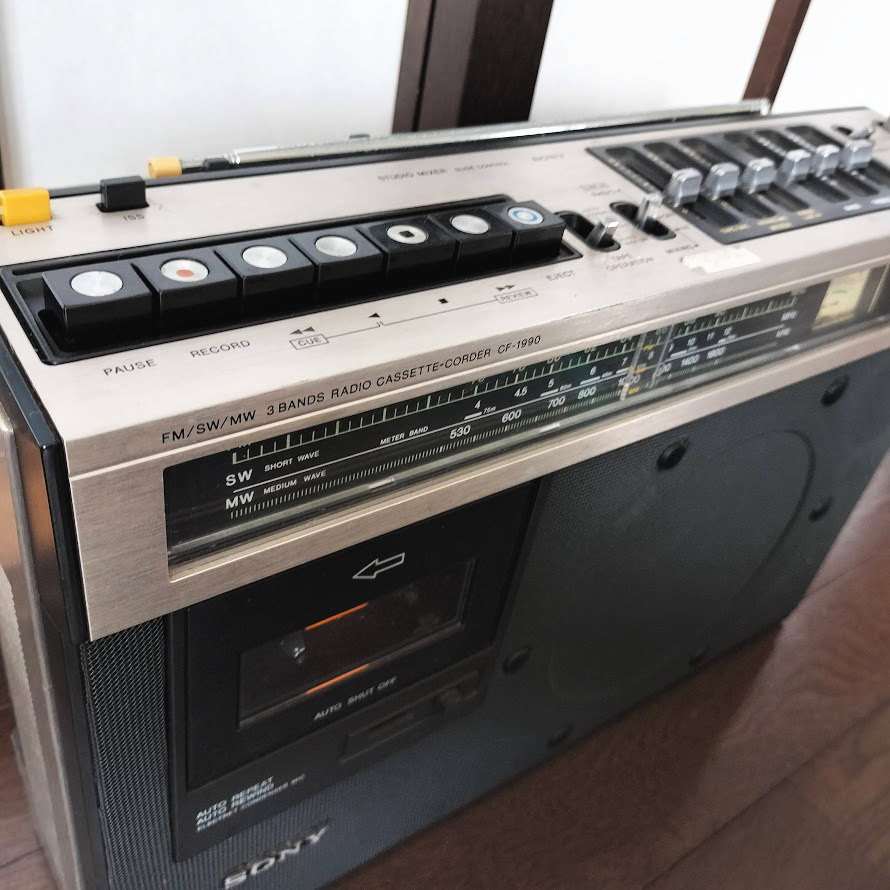 SONY CF-1990 ラジカセ FM/SW/MW 3バンド 通電確認済 ソニー ジャンク 昭和レトロの画像1