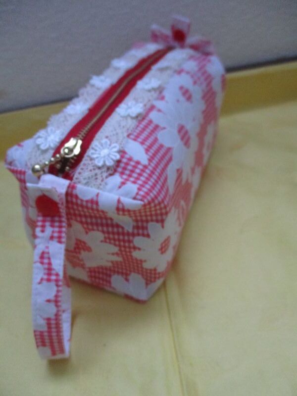 ハンドメイド  ボックス型ポーチ＆巾着2点セット  赤チェック花柄    の画像3