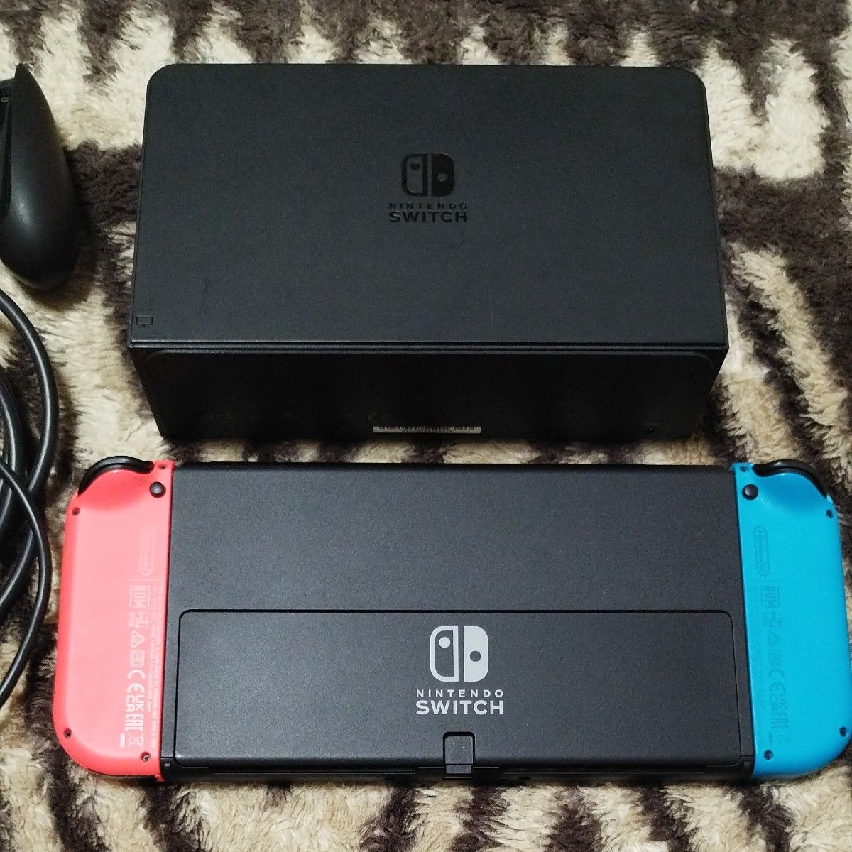 美品　任天堂 Switch Nintendo ニンテンドースイッチ 有機ELモデル ネオンレッド ネオンブルー