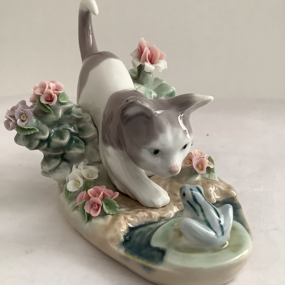 リヤドロ にらみ合い 猫とカエル フィギュリン LLADRO _画像1